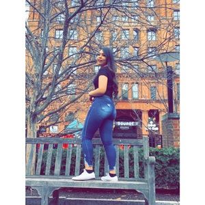 Meet your Posher, Johana